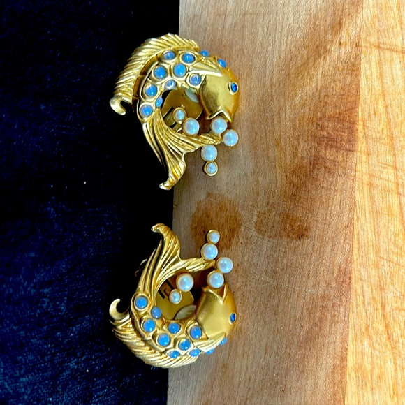 Chameau Et Chameau for Avon Vintage Elizabeth Taylor Fish Earrings. - Picture 2 of 5